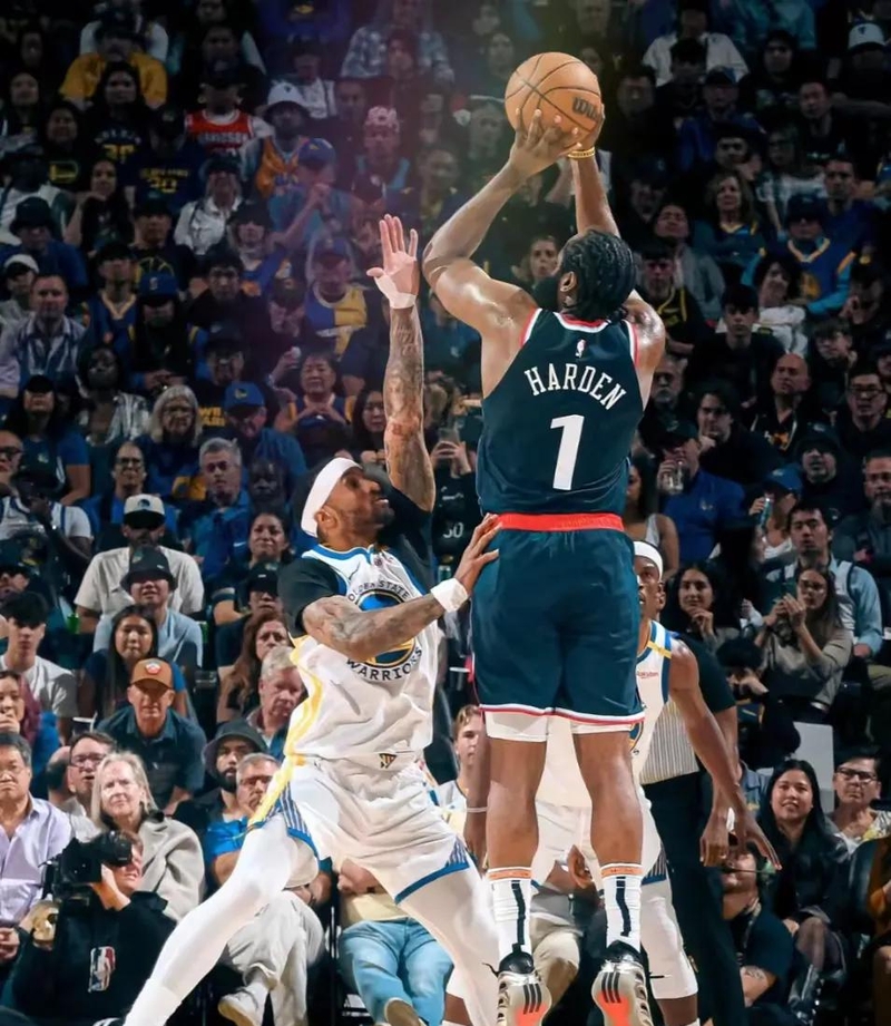 雷竞技-哈登迎来十二赛季出色发挥，老鹰观众热烈欢呼！气势如虹延续的简单介绍