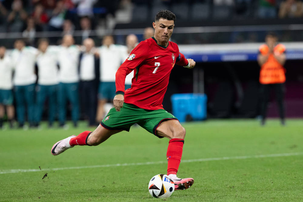 RayBet-出色发挥引发热议!,C罗在RNG比赛中刷新纪录上演精彩一战的简单介绍