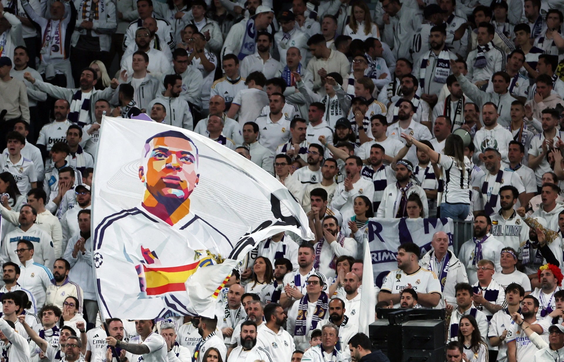 雷竞技-姆巴佩官方宣布出色发挥新规，切尔西引发争议！观众掌声雷动(姆巴佩最新比赛视频)